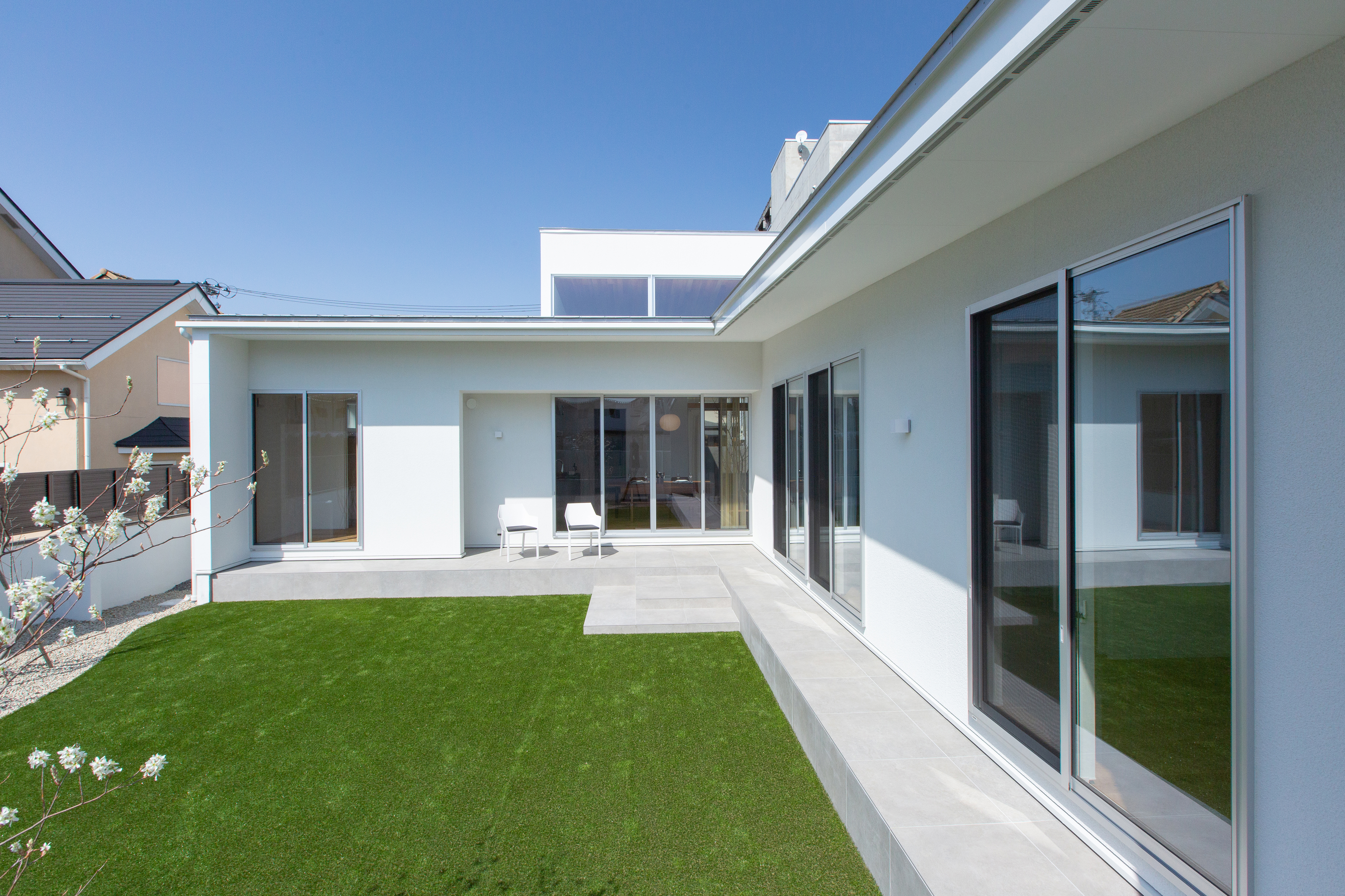 庭とつながる鍵曲(カイマガリ)の家